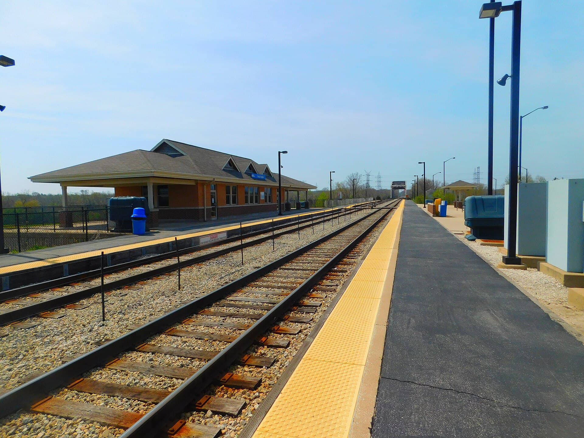 Palos Heights Metra station in April 2016